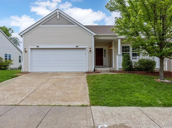 201 Brighton Park Dr, Saint Charles, MO 63303