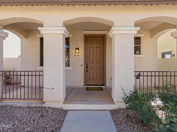3rd image of 104 E PALOMINO Drive