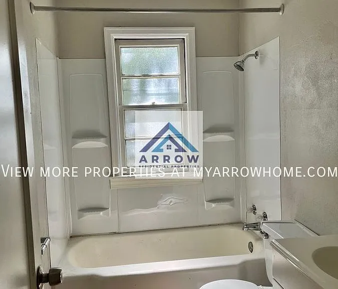 202 Manning Ave — Photo 8
