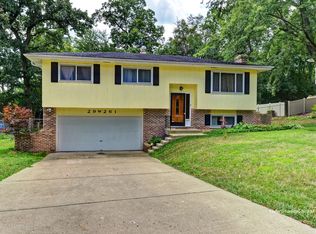 29W261 Hawthorne Ln, West Chicago, IL