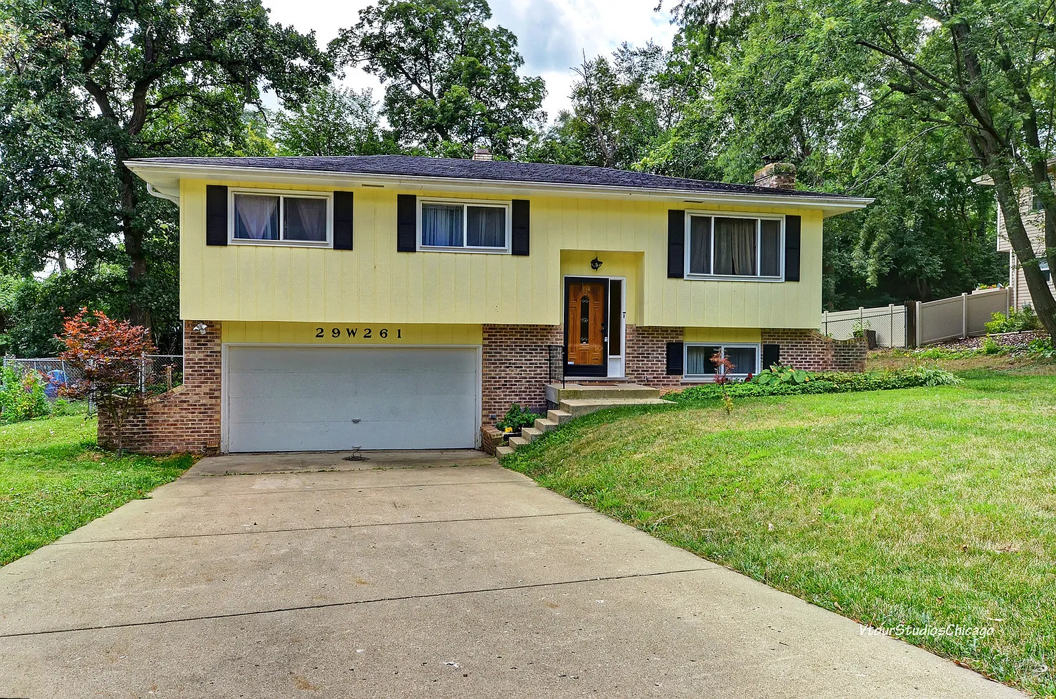 29W261 Hawthorne Ln photo 1