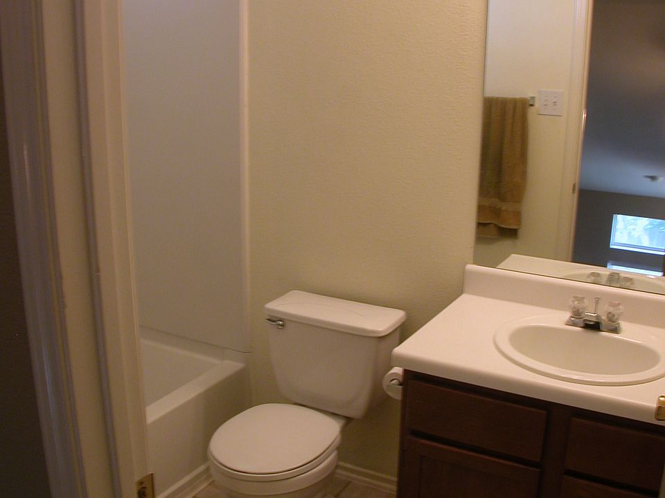 Upstairs (Full) Bath