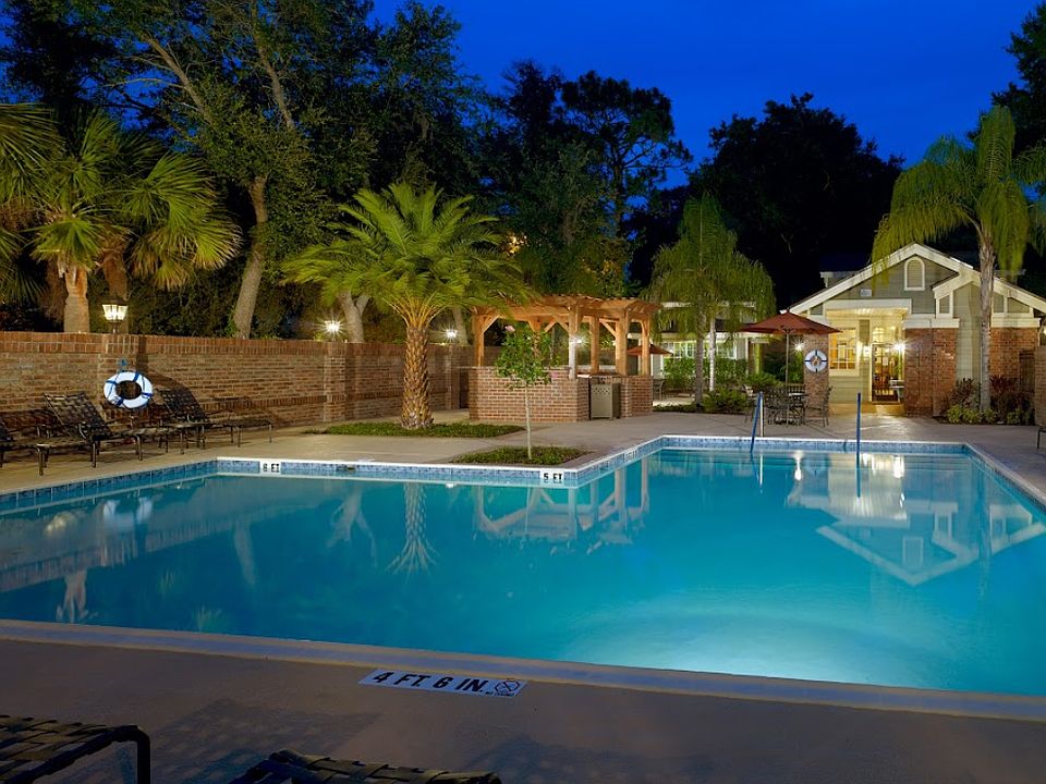 1st image of 253 Palm Park Cir