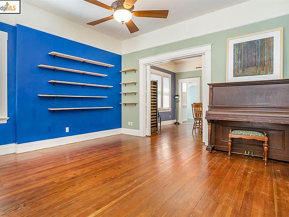 3rd image of 309 W 6th St