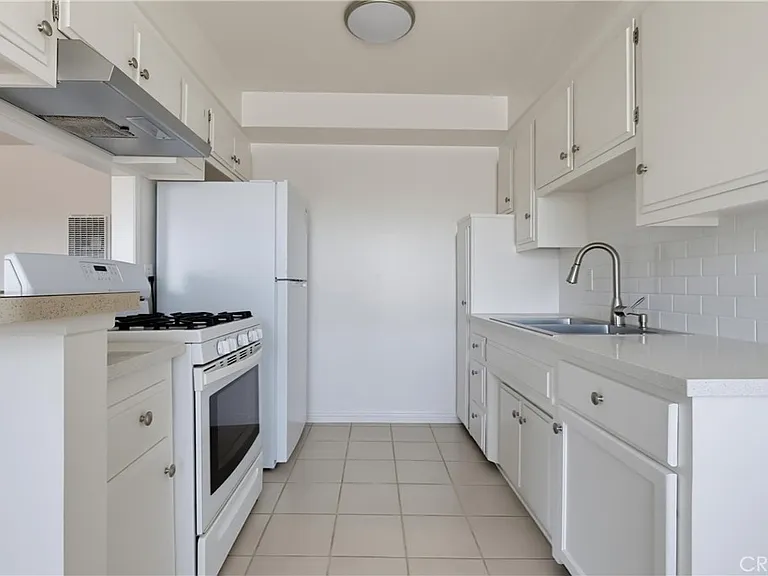 408 N Electric Ave #F — Photo 6