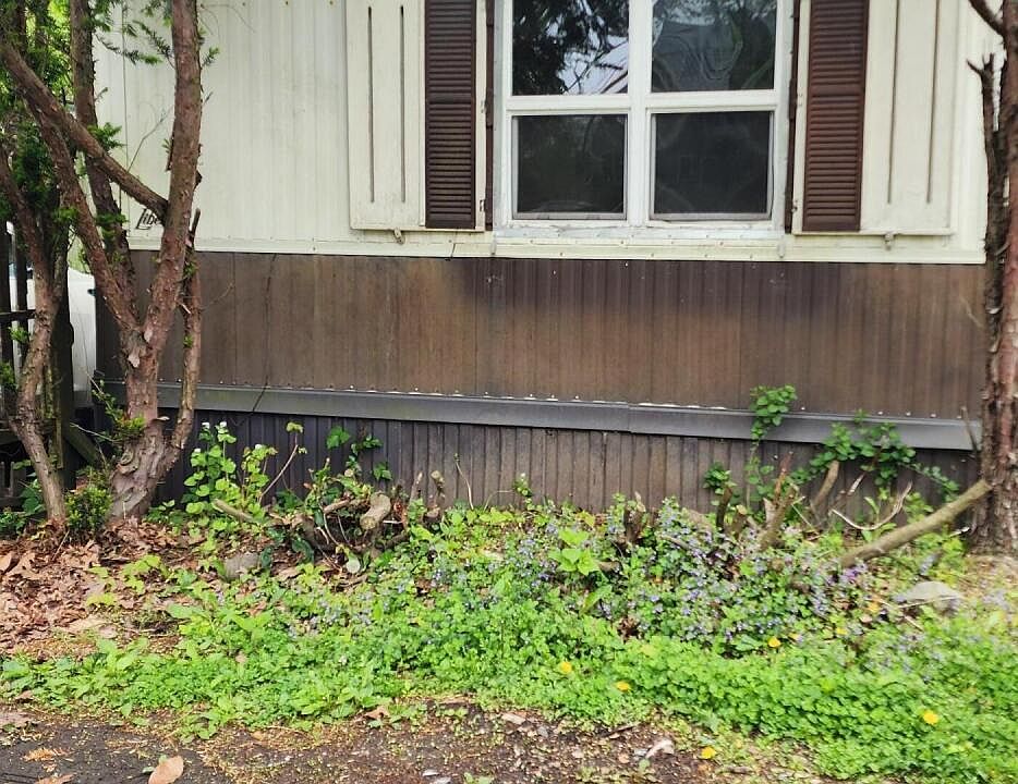 1st image of 106 Shady Oaks Ln