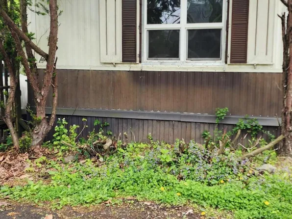 106 Shady Oaks Ln, East Stroudsburg, PA 18301