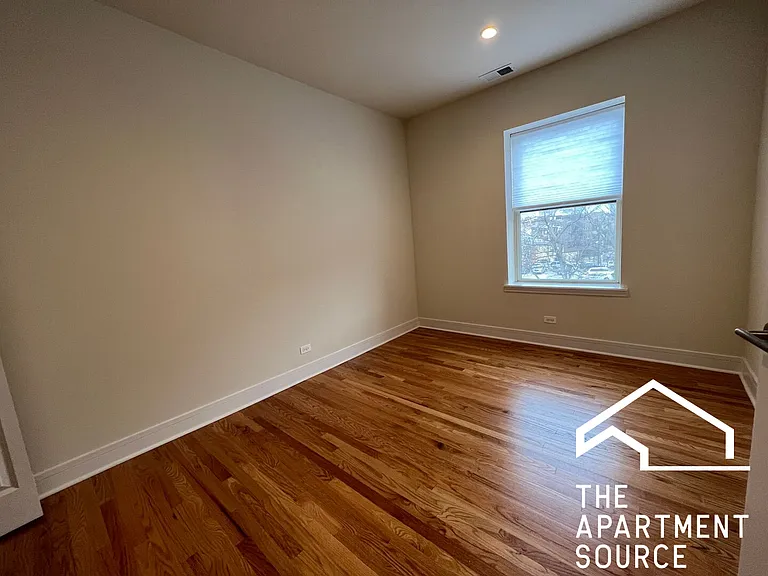 3250 N Clark St #3 — Photo 7