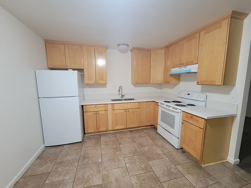 1st image of 165 Southgate Ct #B