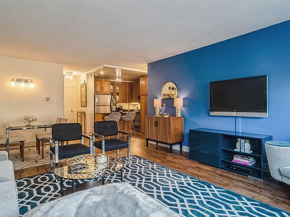 3rd image of 2930 N Sheridan Rd APT 202