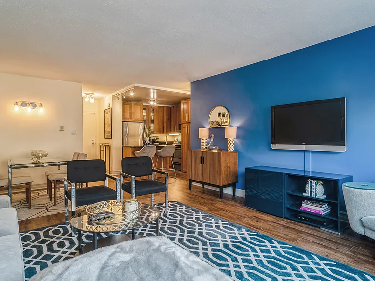 2930 N Sheridan Rd #202 — Photo 3