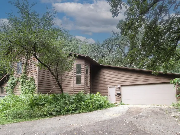 404 Hennessy Ct, Gilberts, IL 60136