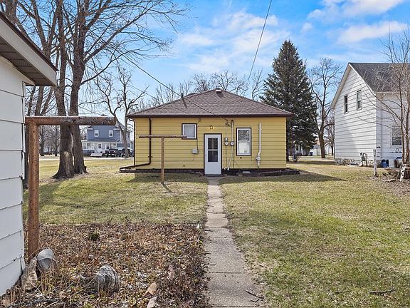 5th image of 210 Haarfager Ave N