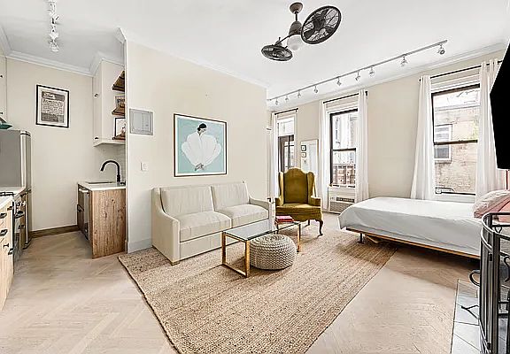 3rd image of 87 Saint Marks Pl APT 2C