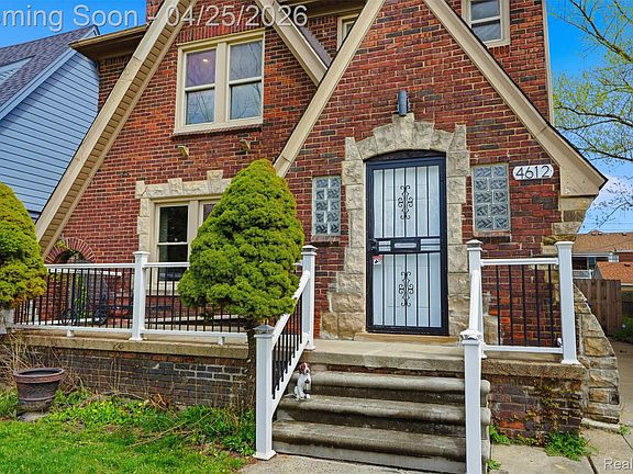 3rd image of 4612 Balfour Rd