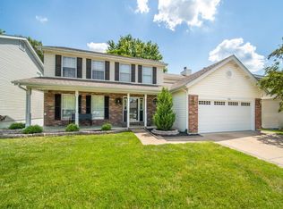 910 Palm Bay Dr, Ballwin, MO