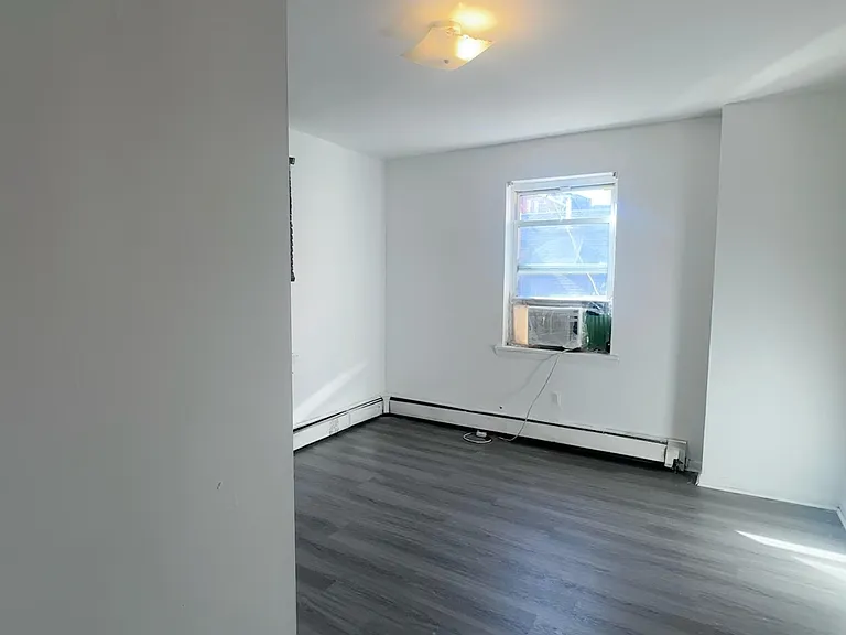 262 S 10th St #3 — Photo 8