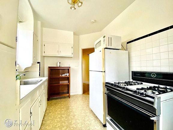 3rd image of 5101 Van Loon St #2