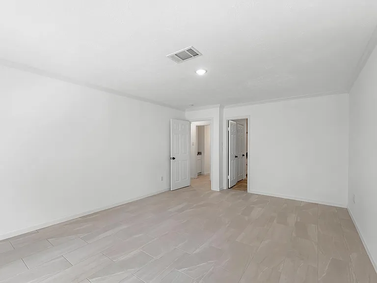 8011 Liberty Elm Ct — Photo 21