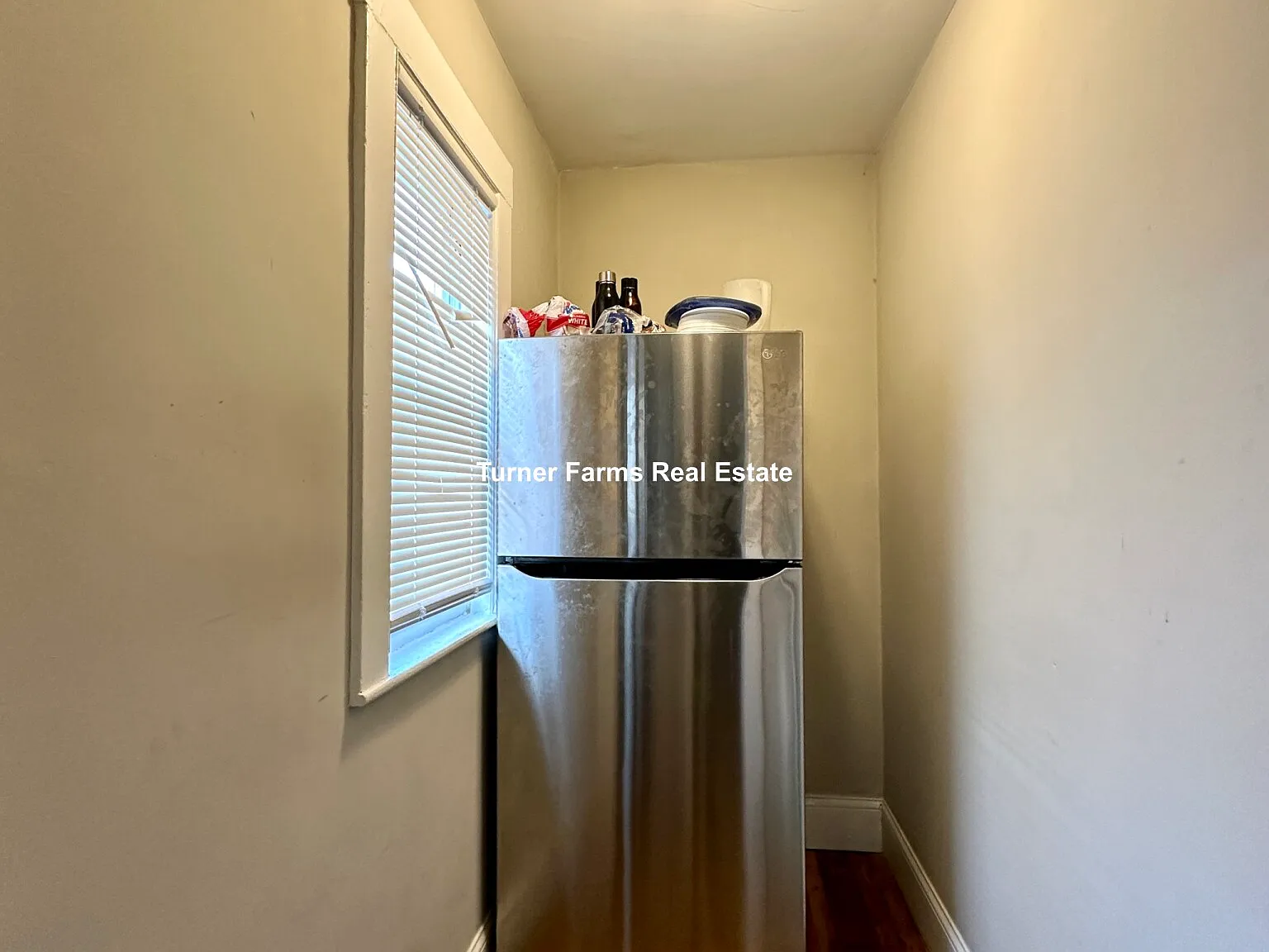 3 bed, 9999 sqft, $3,195 — Photo 2