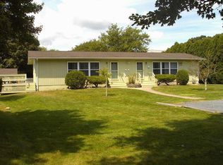 9 Ponagansett Pkwy, Narragansett, RI 02882