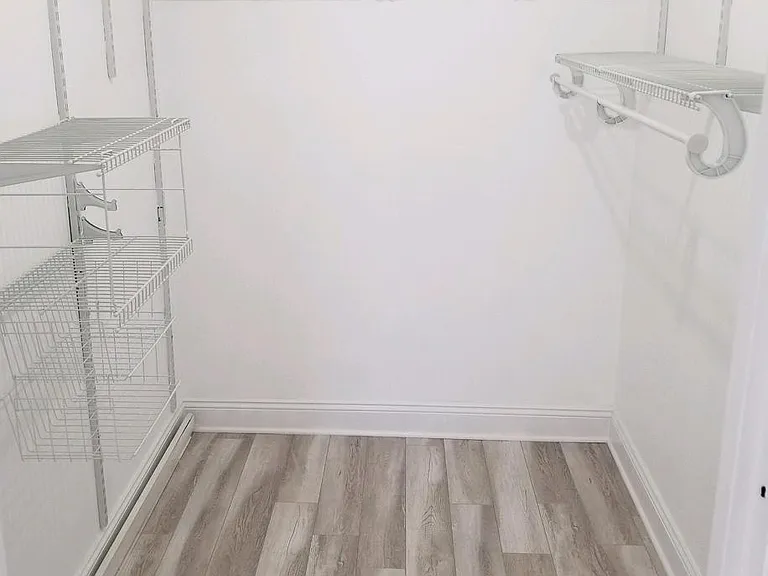 Walk-in closet (bedroom)