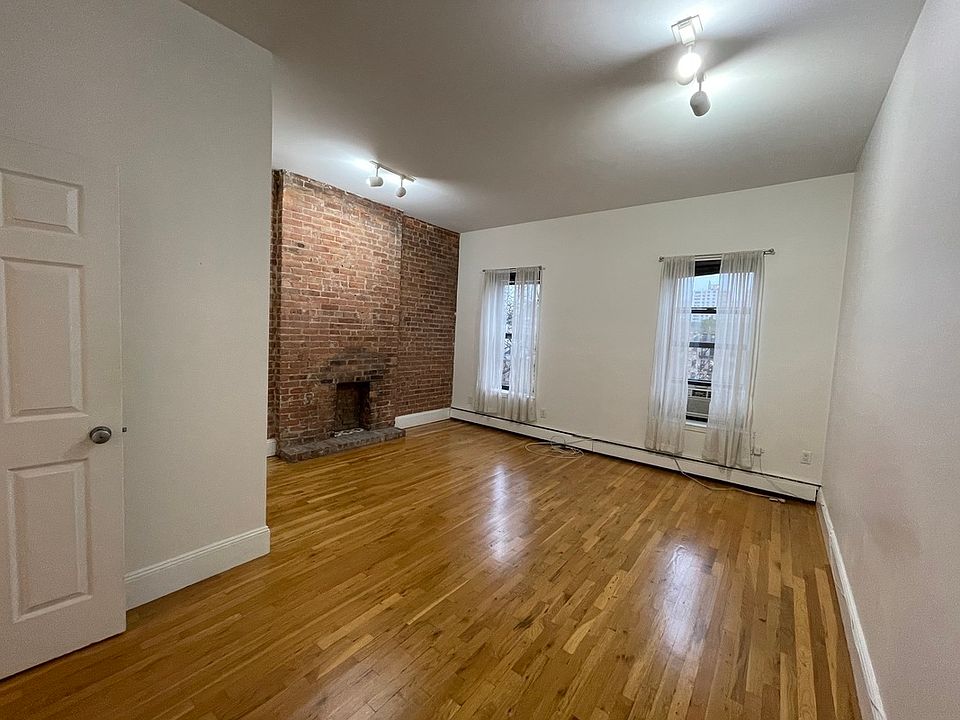 1st image of 479 1/2 Pacific St #2