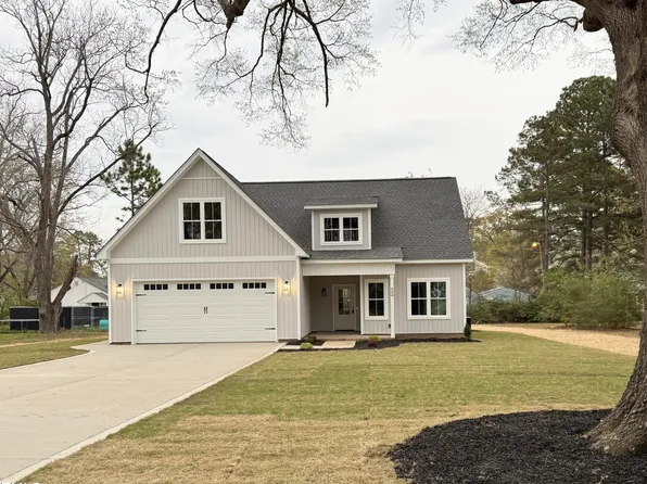 504 Tucker St, Four Oaks, NC 27524