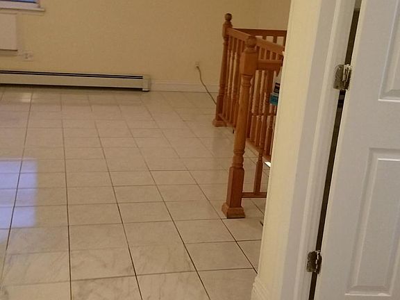 5th image of 1005 E 228th St