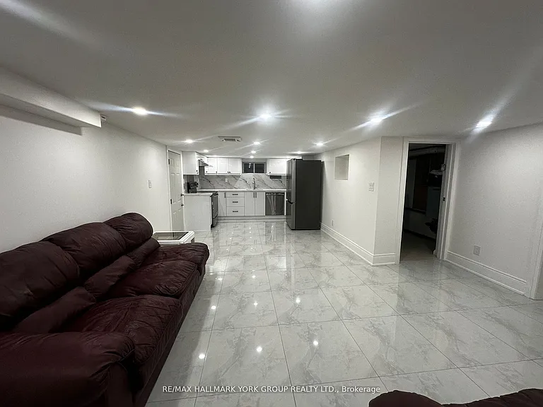420 Osborne St #LOWER — Photo 6