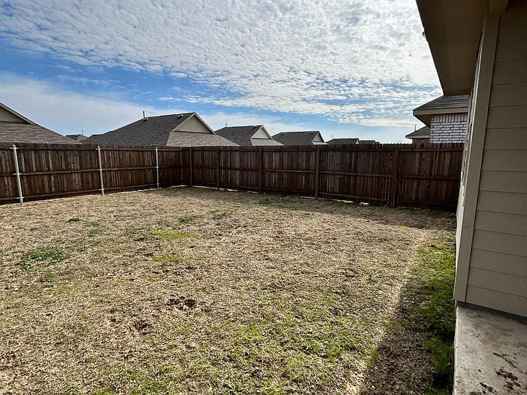 5628 Elwood Dr — Photo 11