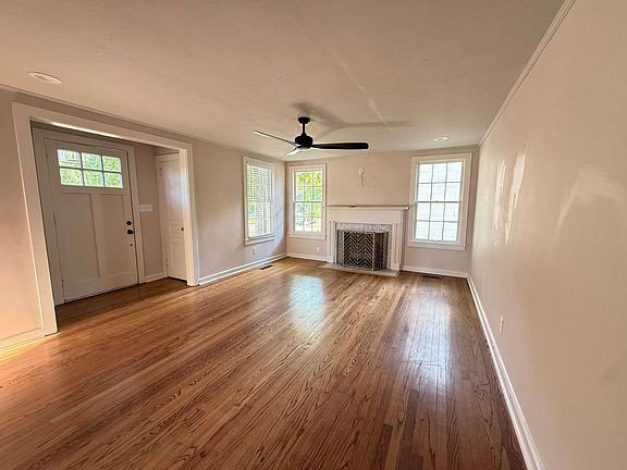 3rd image of 1110 W Jackson St