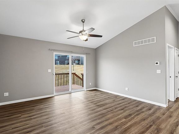 4th image of 600 Riley Ln