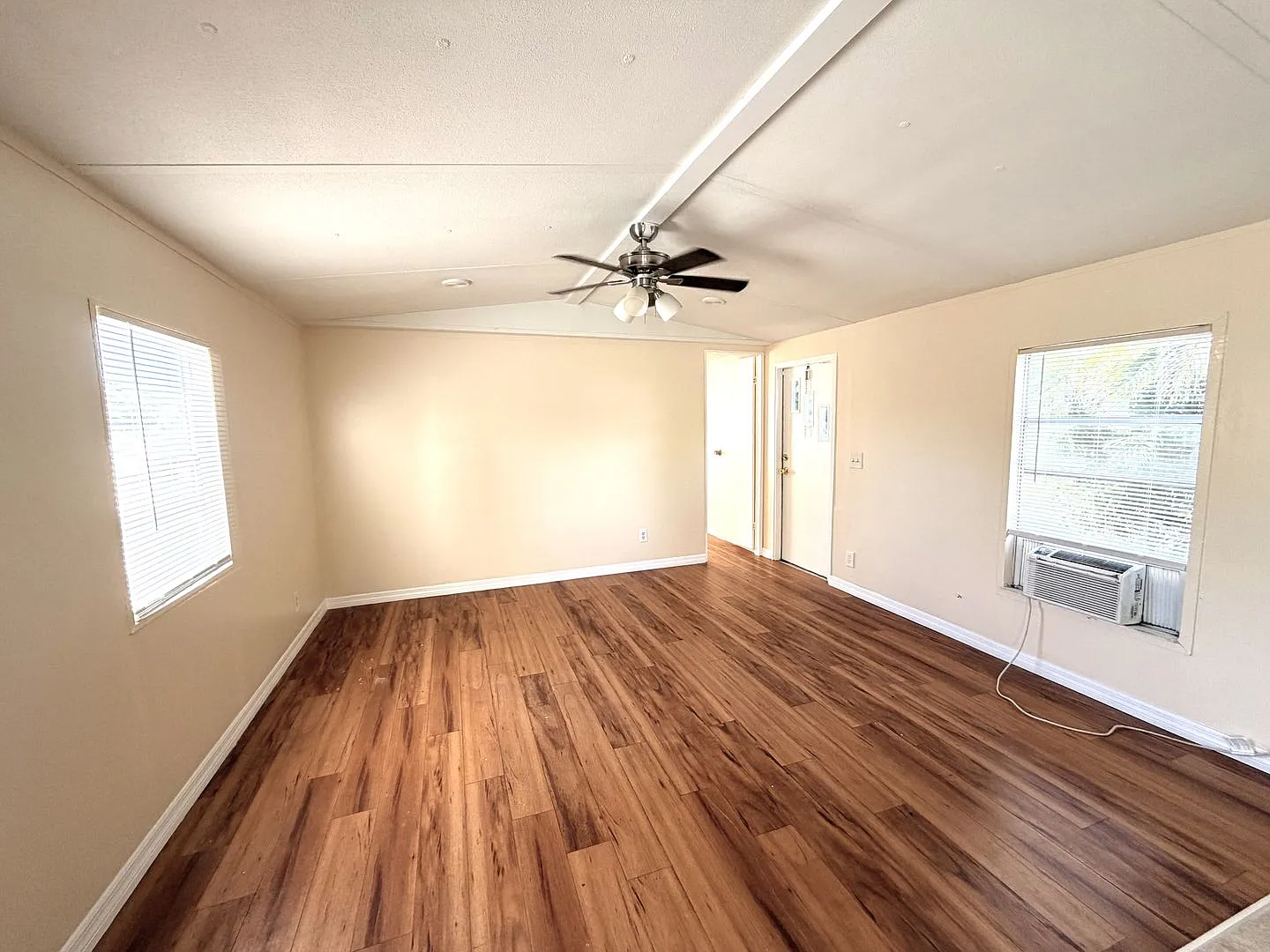 First Month's Rent Free! 2/1.5 In Springwood Park — Photo 3