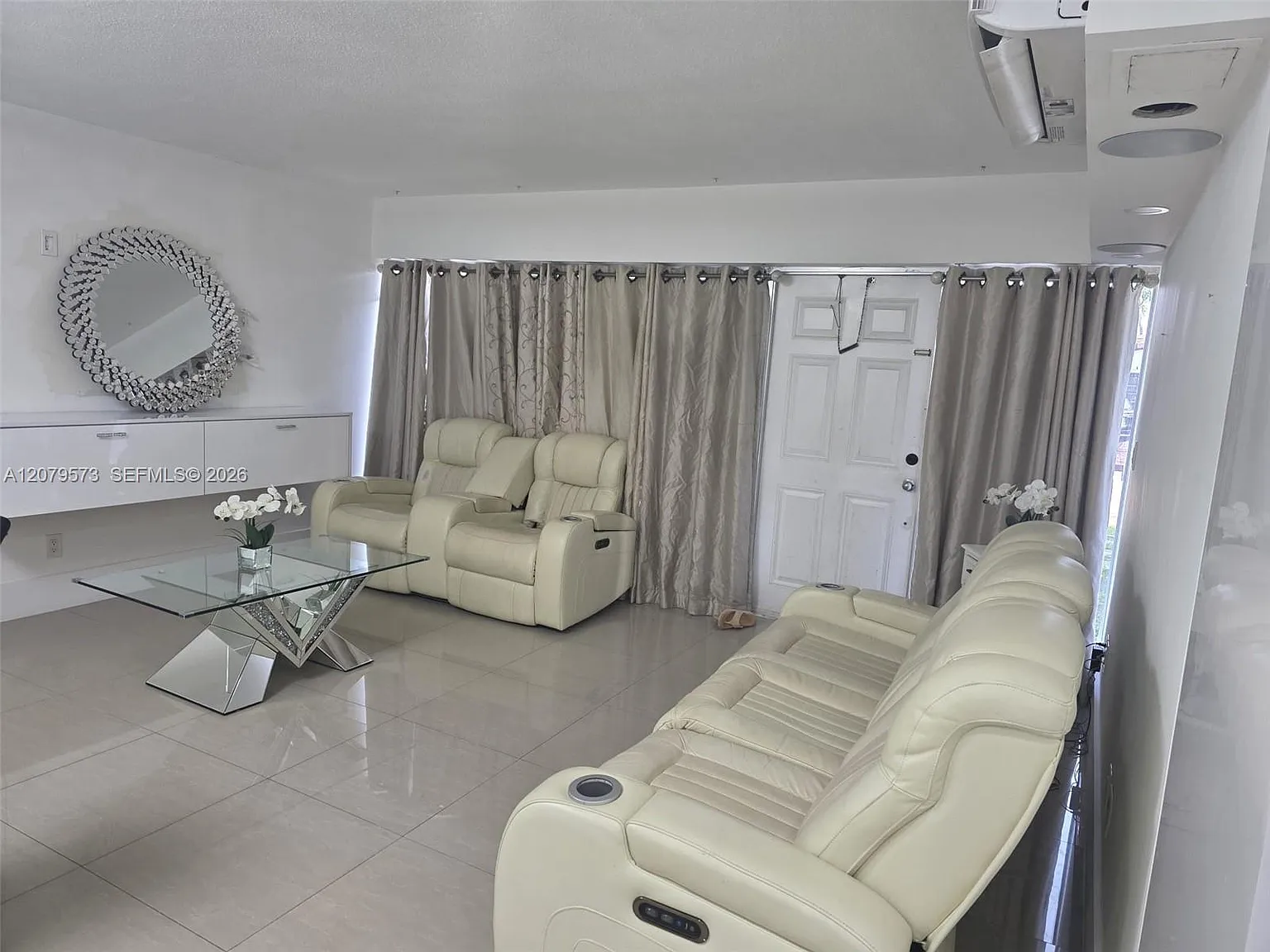 Wilton East Condo — Photo 2