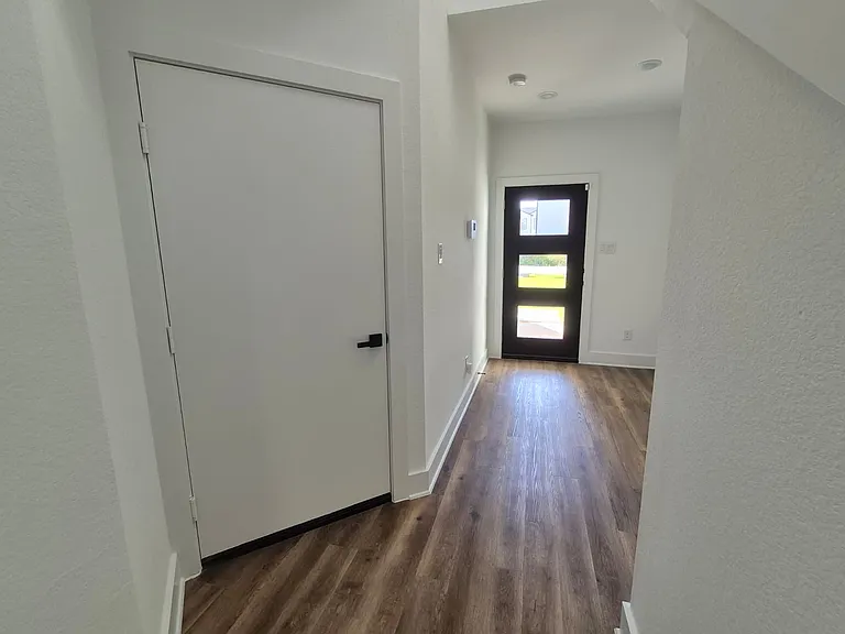 3003 Delano St — Photo 4