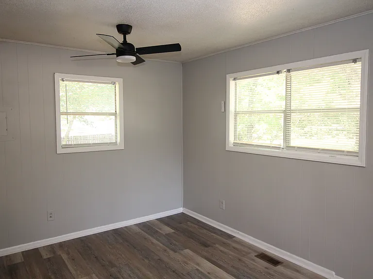 2720 Randleman Rd — Photo 18