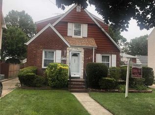 1627 Jasmine Ave, New Hyde Park, NY 11040