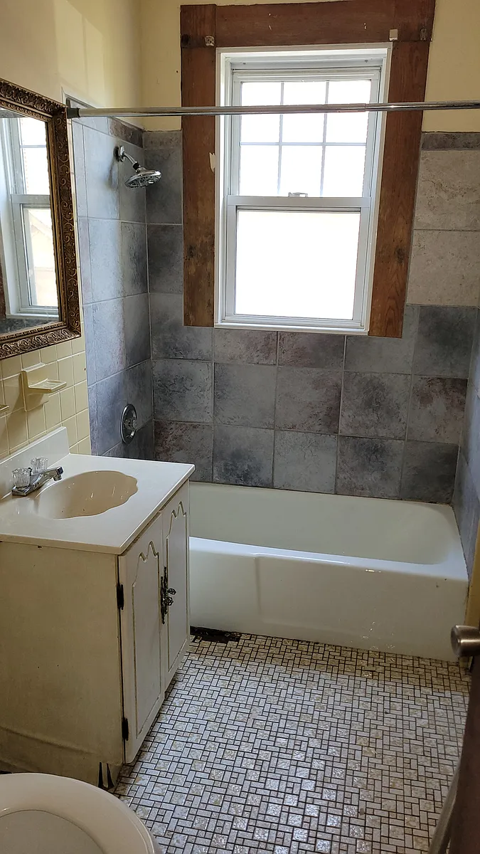 Building Photo - 743 Stanley St #1