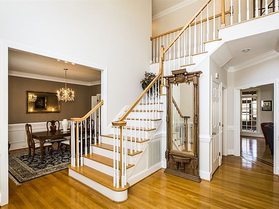 5th image of 917 Sydney Dr