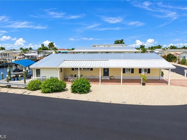 3055 Harpoon Ln, Saint James City, FL 33956