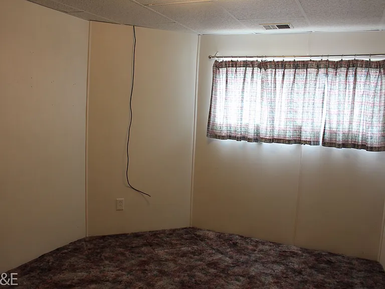 281 N 700 W — Photo 11