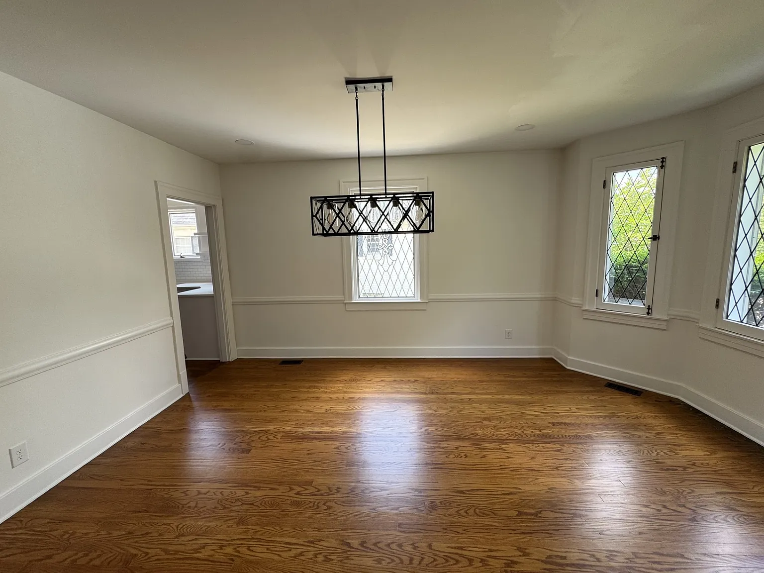 6 bed, 4.5 bath, 3463 sqft, $4,495 — Photo 3