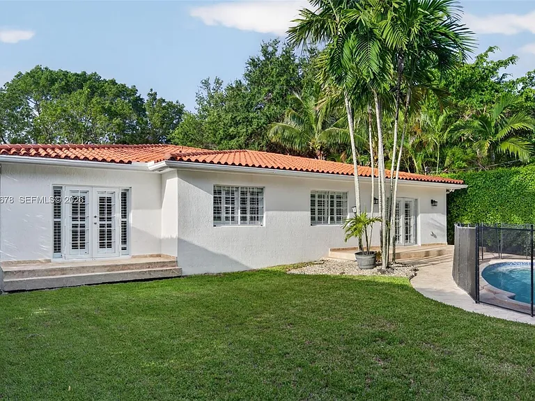 1237 Aduana Ave — Photo 73