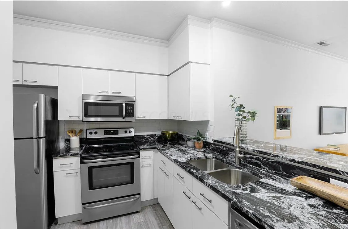 34 W Russell St — Photo 2