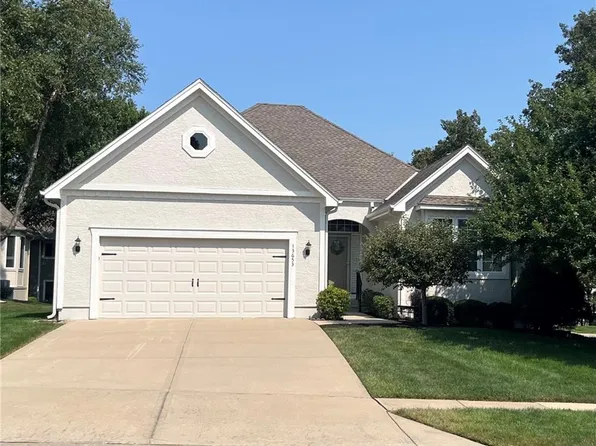 13653 Manor Rd, Leawood, KS 66224