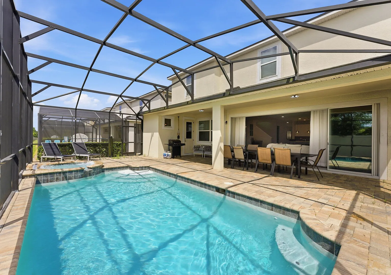 Upscale 9BR Stay with Pool and Themed Rooms — Photo 3