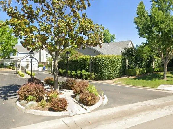 1001 E Monticello Cir, Fresno, CA 93720