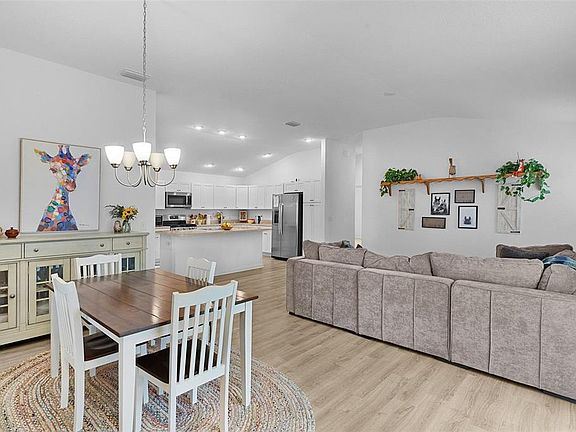 5th image of 842 Spring Ave