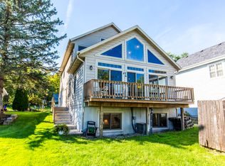 W304N2518 Maple Ave, Pewaukee, WI